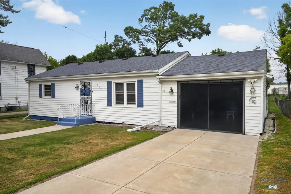 813 Barnes Street Albion City, MI 49224