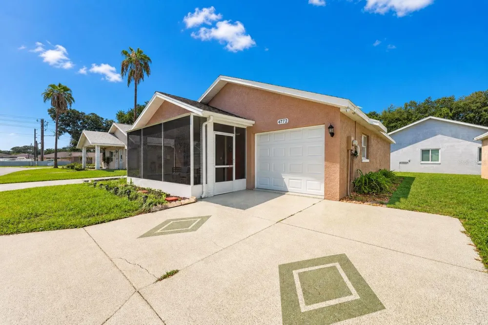 4772 SILVER CIRCLE Zephyrhills, FL 33541