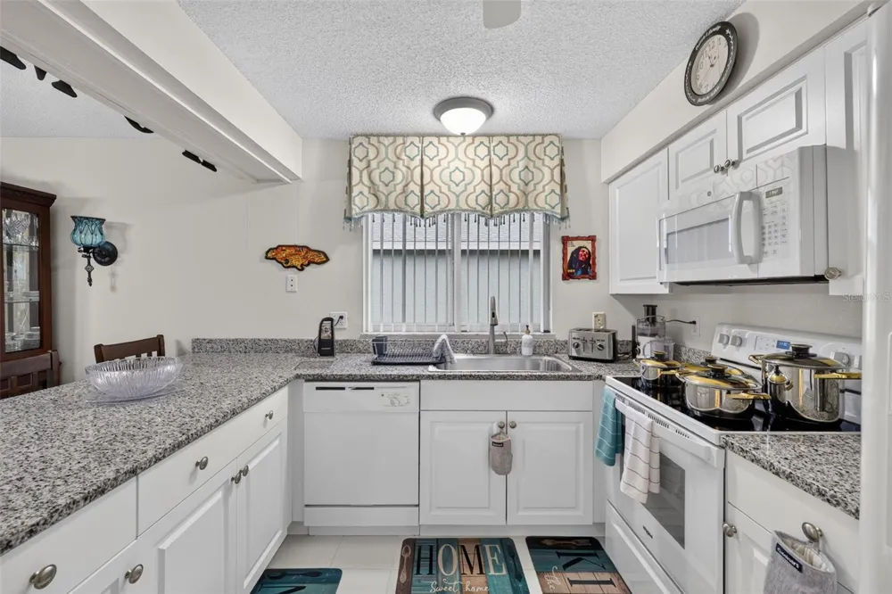 4772 SILVER CIRCLE Zephyrhills, FL 33541