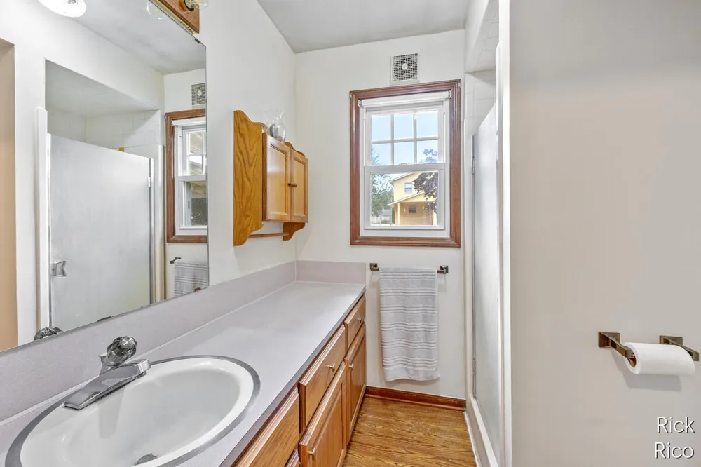 5434 Edgelawn Drive SE Kentwood City, MI 49508