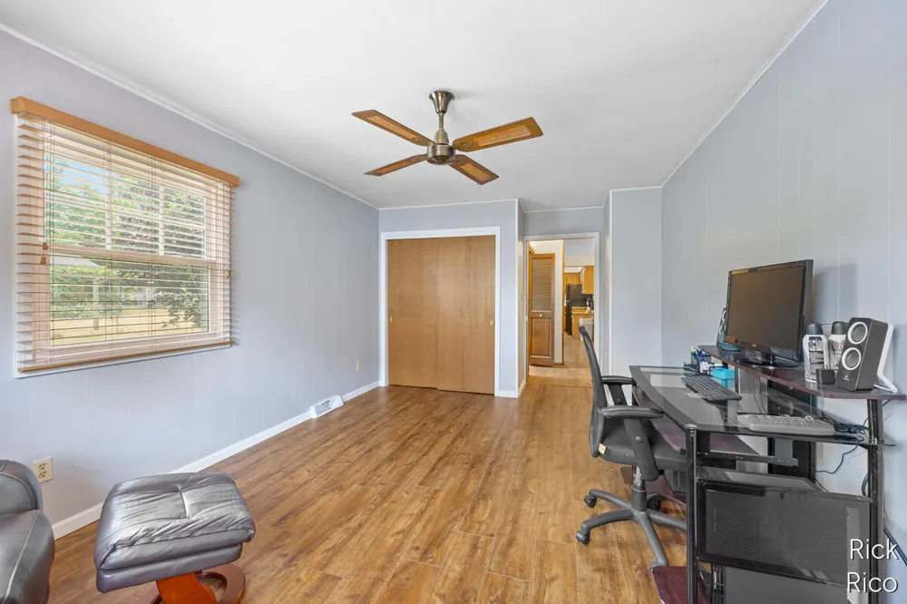 5434 Edgelawn Drive SE Kentwood City, MI 49508