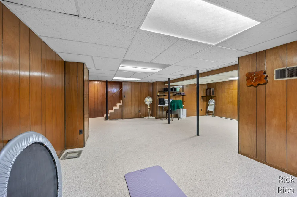 5434 Edgelawn Drive SE Kentwood City, MI 49508