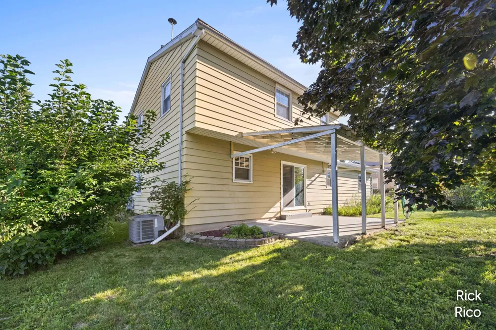 5434 Edgelawn Drive SE Kentwood City, MI 49508