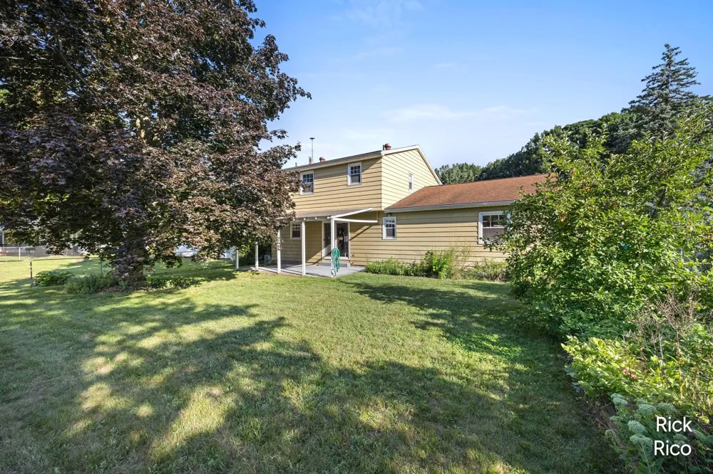 5434 Edgelawn Drive SE Kentwood City, MI 49508