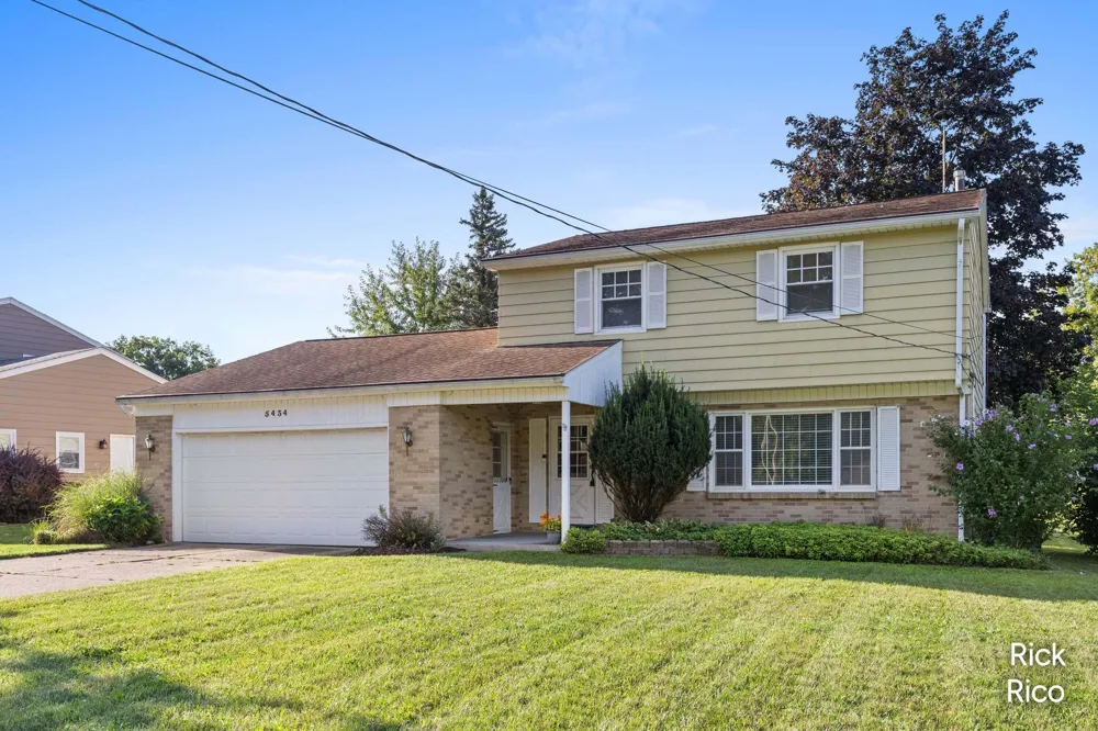 5434 Edgelawn Drive SE Kentwood City, MI 49508