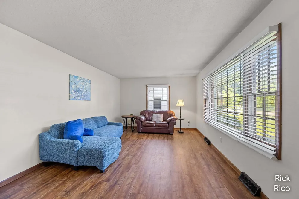 5434 Edgelawn Drive SE Kentwood City, MI 49508