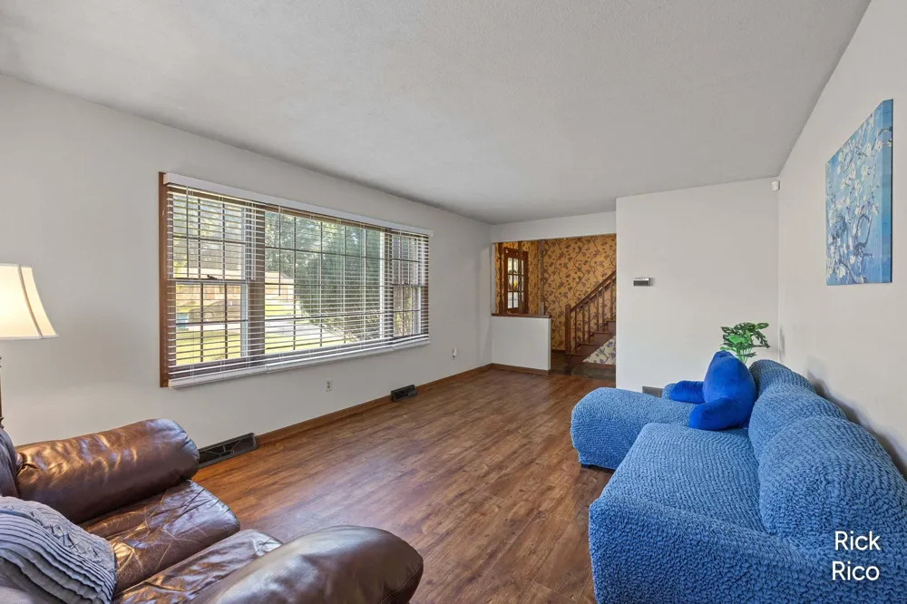 5434 Edgelawn Drive SE Kentwood City, MI 49508