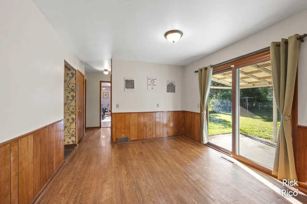 5434 Edgelawn Drive SE Kentwood City, MI 49508