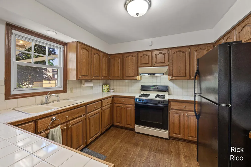5434 Edgelawn Drive SE Kentwood City, MI 49508