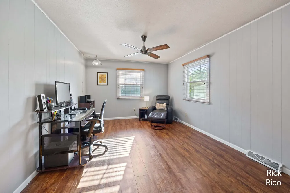5434 Edgelawn Drive SE Kentwood City, MI 49508