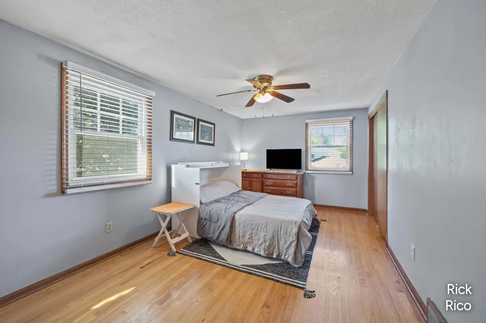 5434 Edgelawn Drive SE Kentwood City, MI 49508