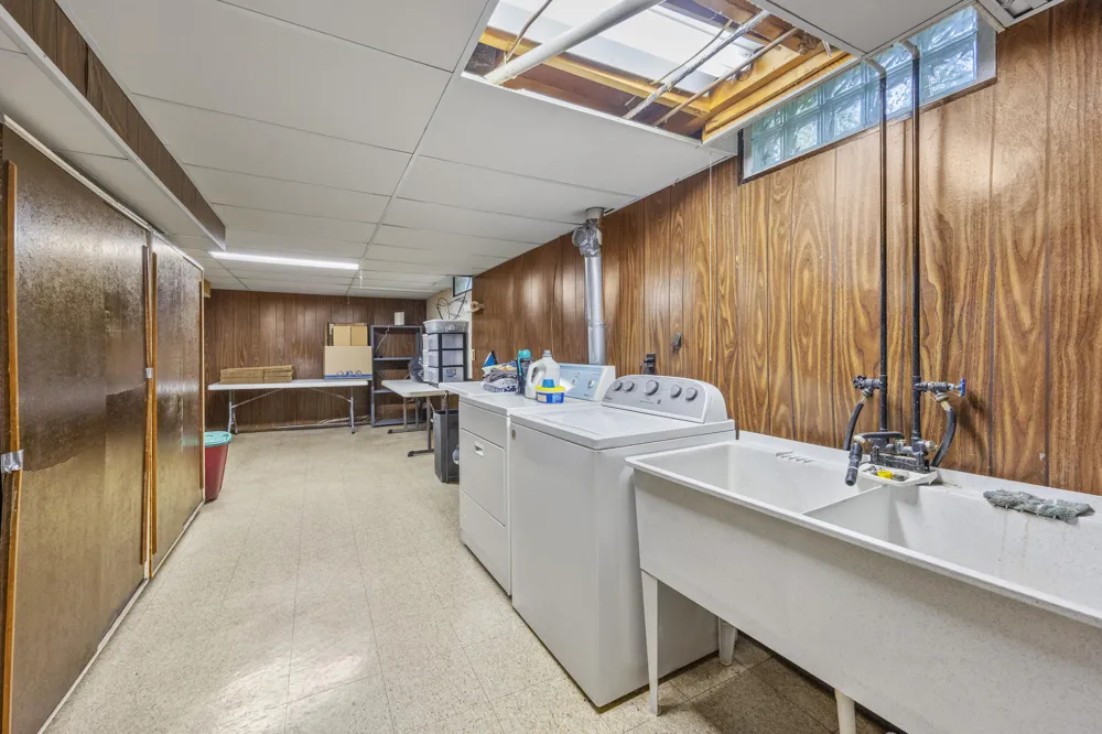 5434 Edgelawn Drive SE Kentwood City, MI 49508