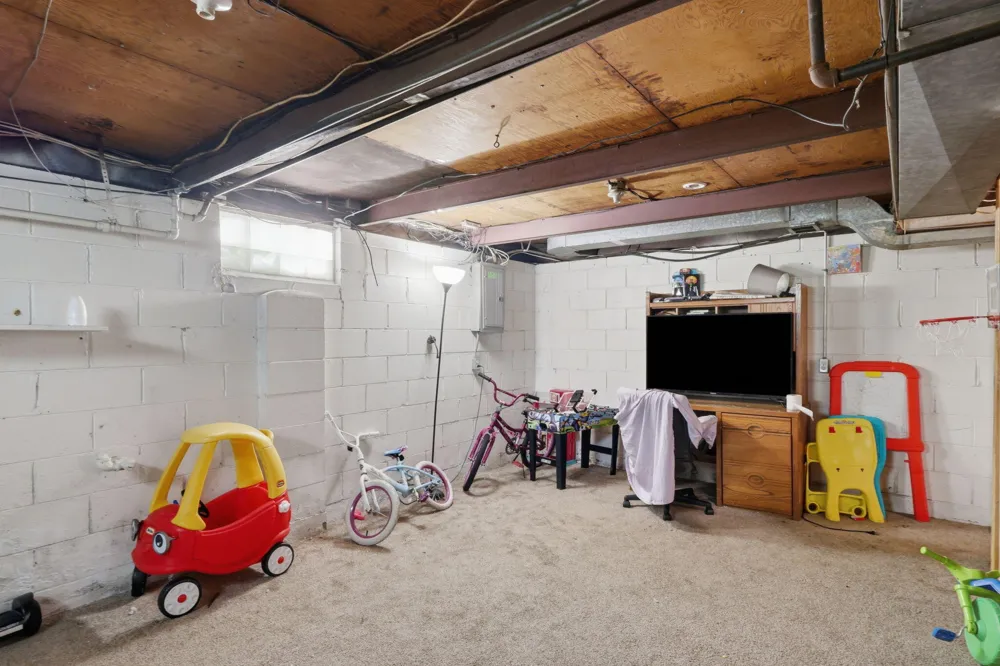 809 Holten Street Lansing City, MI 48915