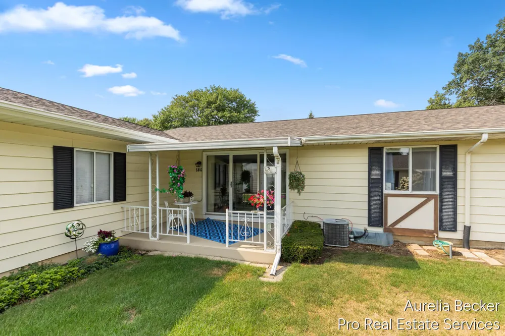 5812 Leisure South Drive SE Kentwood City, MI 49548
