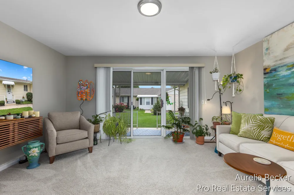 5812 Leisure South Drive SE Kentwood City, MI 49548