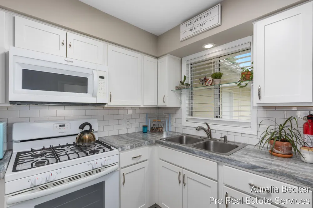 5812 Leisure South Drive SE Kentwood City, MI 49548