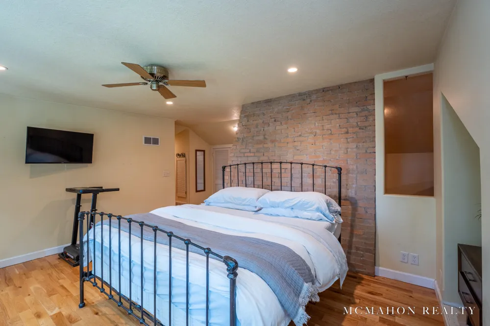 17887 Fruitport Road Spring Lake Township, MI 49456