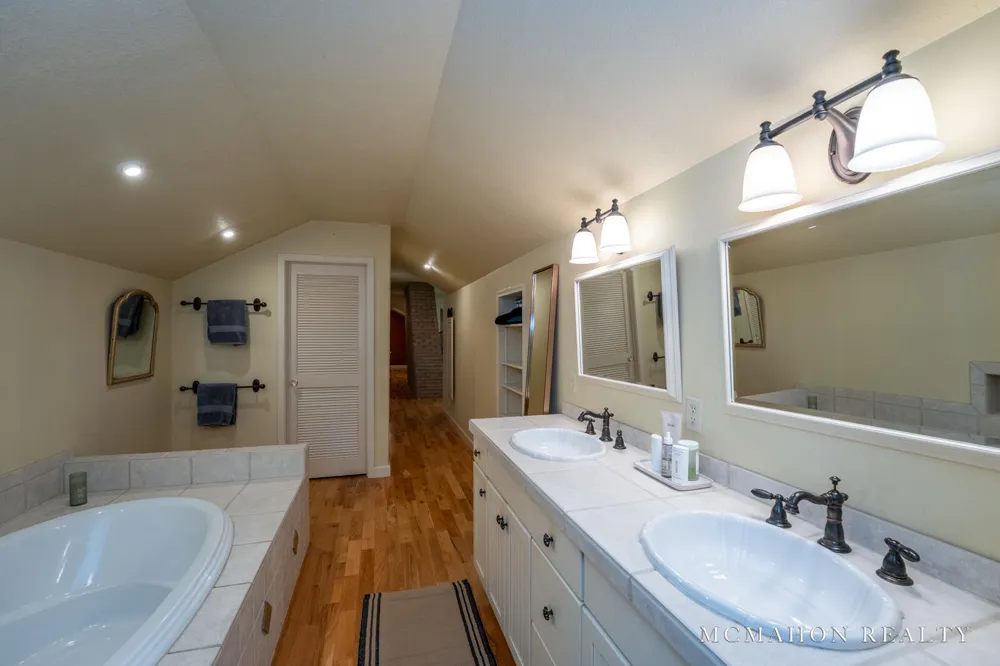 17887 Fruitport Road Spring Lake Township, MI 49456