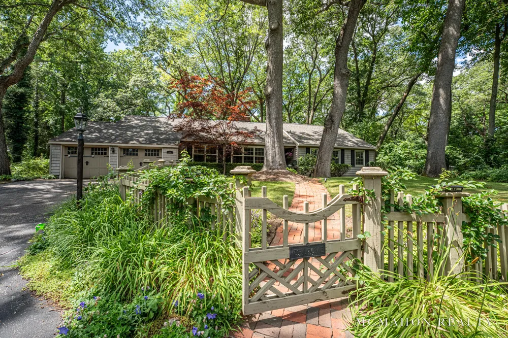17887 Fruitport Road Spring Lake Township, MI 49456