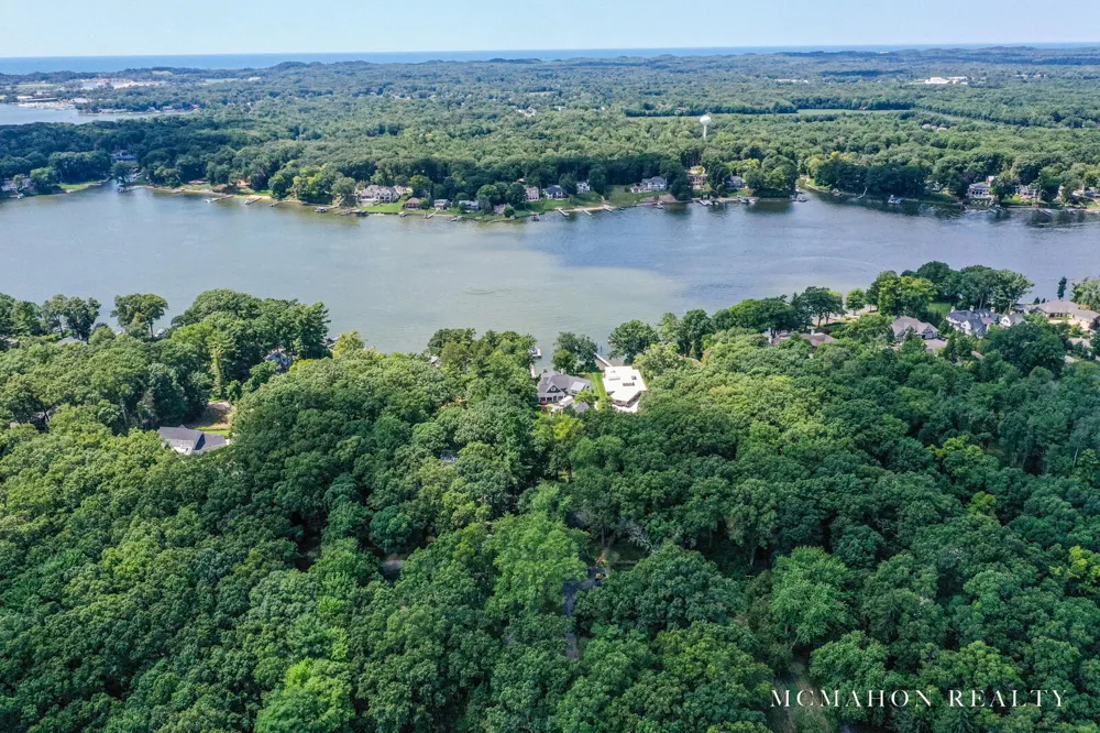 17887 Fruitport Road Spring Lake Township, MI 49456