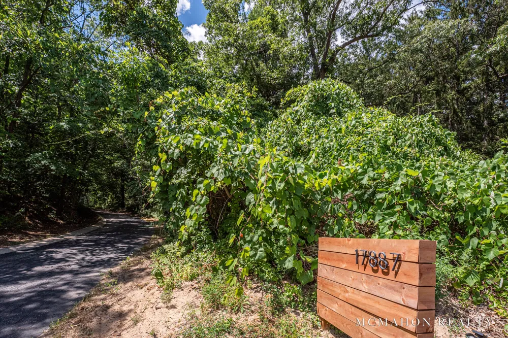 17887 Fruitport Road Spring Lake Township, MI 49456