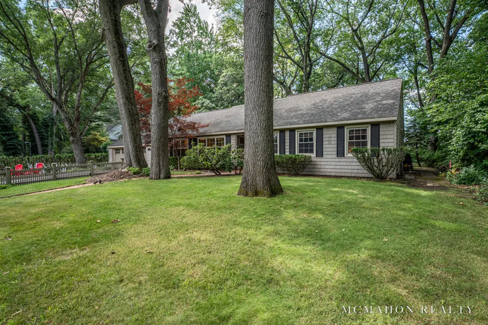 17887 Fruitport Road Spring Lake Township, MI 49456