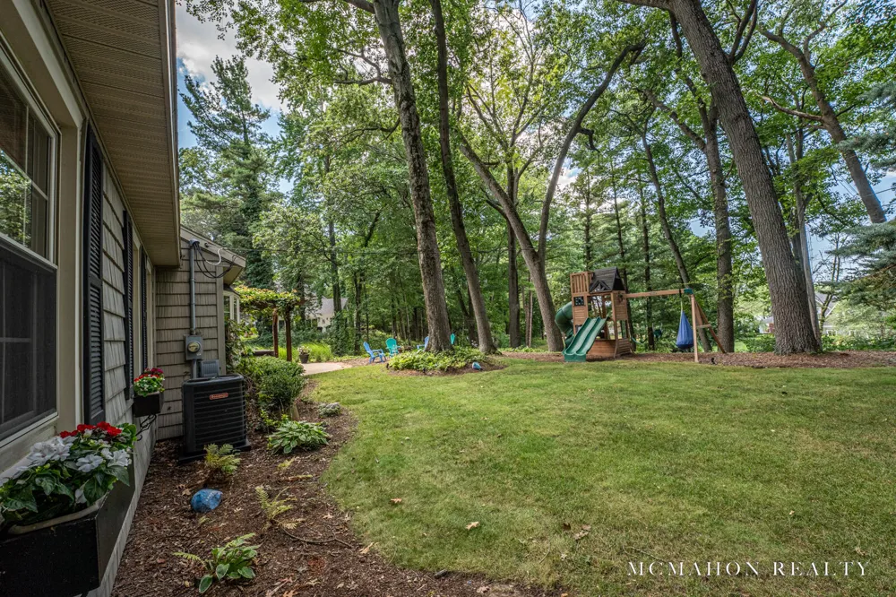 17887 Fruitport Road Spring Lake Township, MI 49456