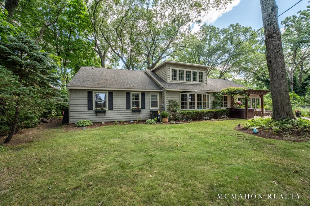 17887 Fruitport Road Spring Lake Township, MI 49456
