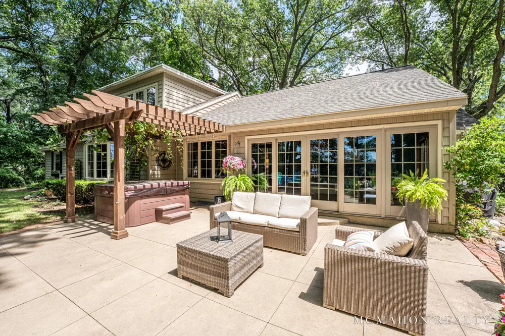 17887 Fruitport Road Spring Lake Township, MI 49456