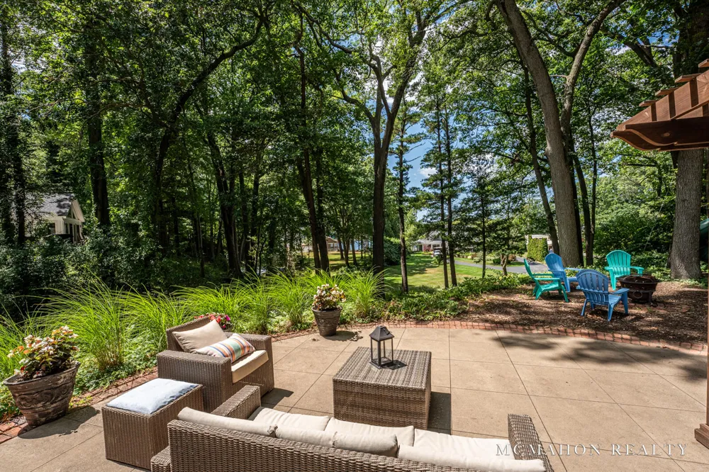 17887 Fruitport Road Spring Lake Township, MI 49456