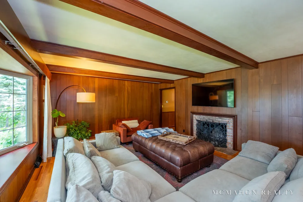 17887 Fruitport Road Spring Lake Township, MI 49456