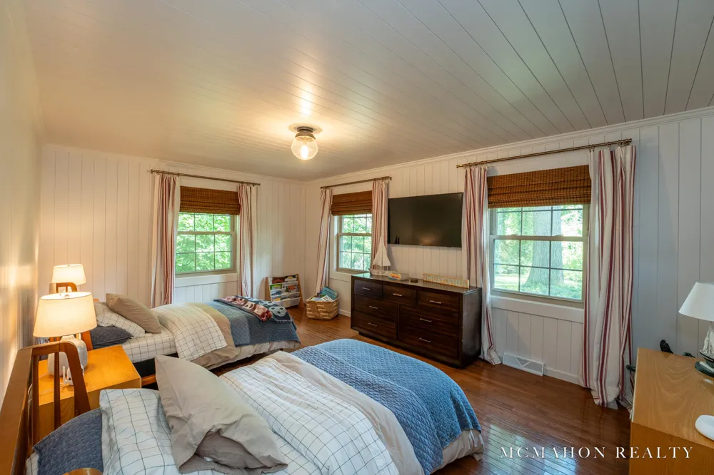 17887 Fruitport Road Spring Lake Township, MI 49456