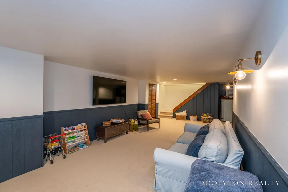 17887 Fruitport Road Spring Lake Township, MI 49456