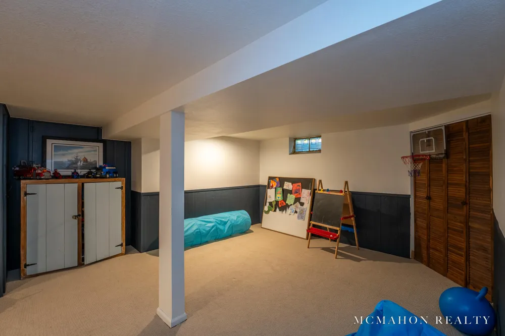17887 Fruitport Road Spring Lake Township, MI 49456