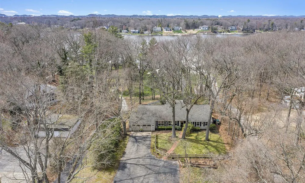 17887 Fruitport Road Spring Lake Township, MI 49456