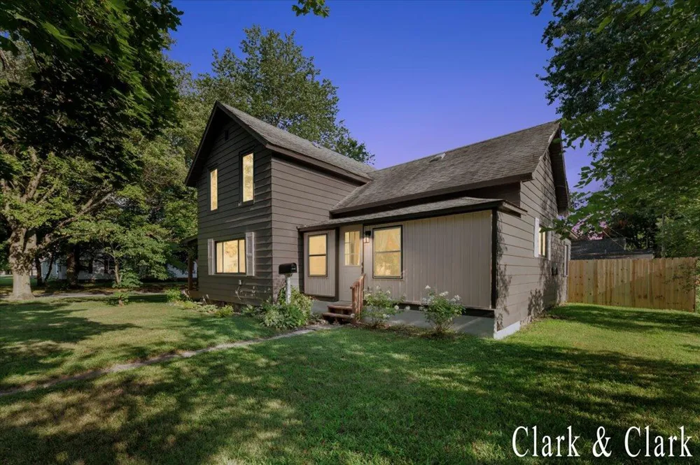 536 E Bond Street Hastings City, MI 49058