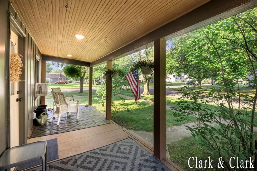 536 E Bond Street Hastings City, MI 49058