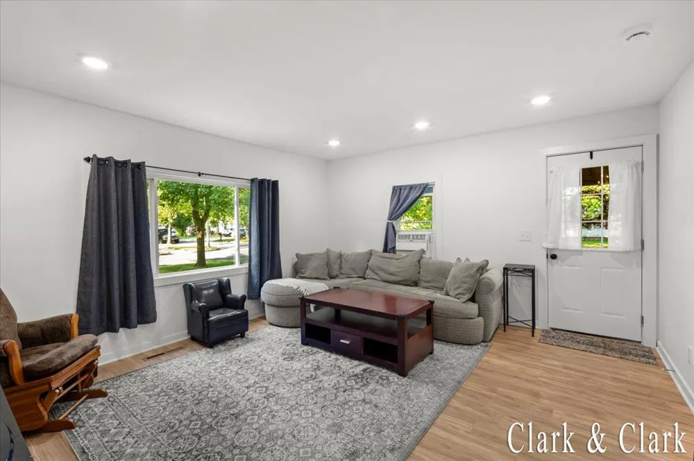 536 E Bond Street Hastings City, MI 49058