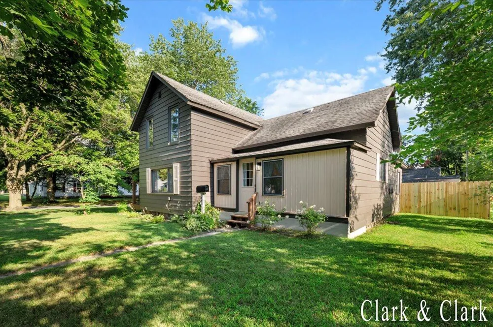 536 E Bond Street Hastings City, MI 49058