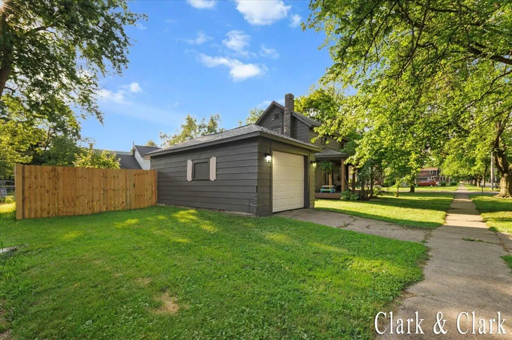 536 E Bond Street Hastings City, MI 49058