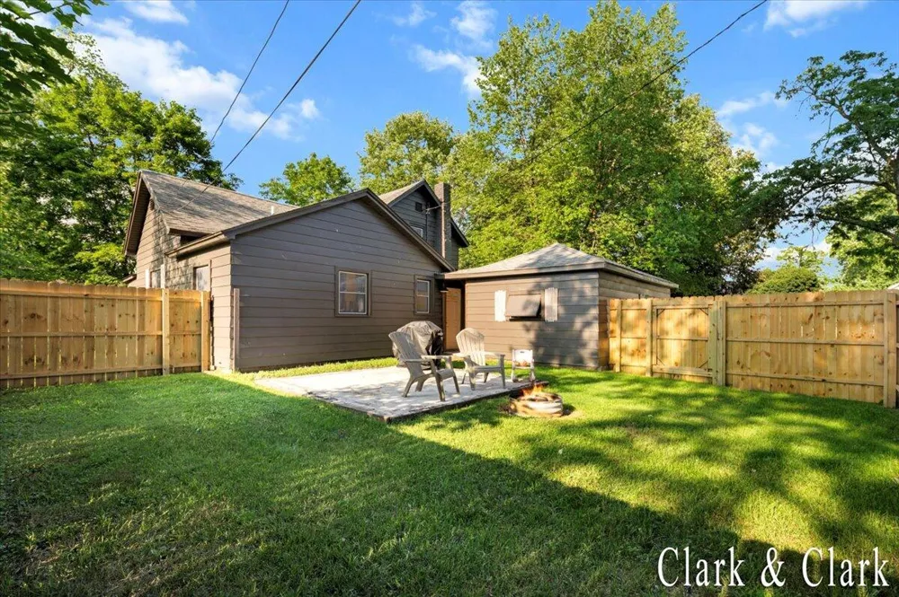 536 E Bond Street Hastings City, MI 49058