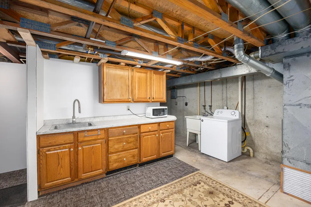 5946 Leisure South Drive SE Kentwood City, MI 49548