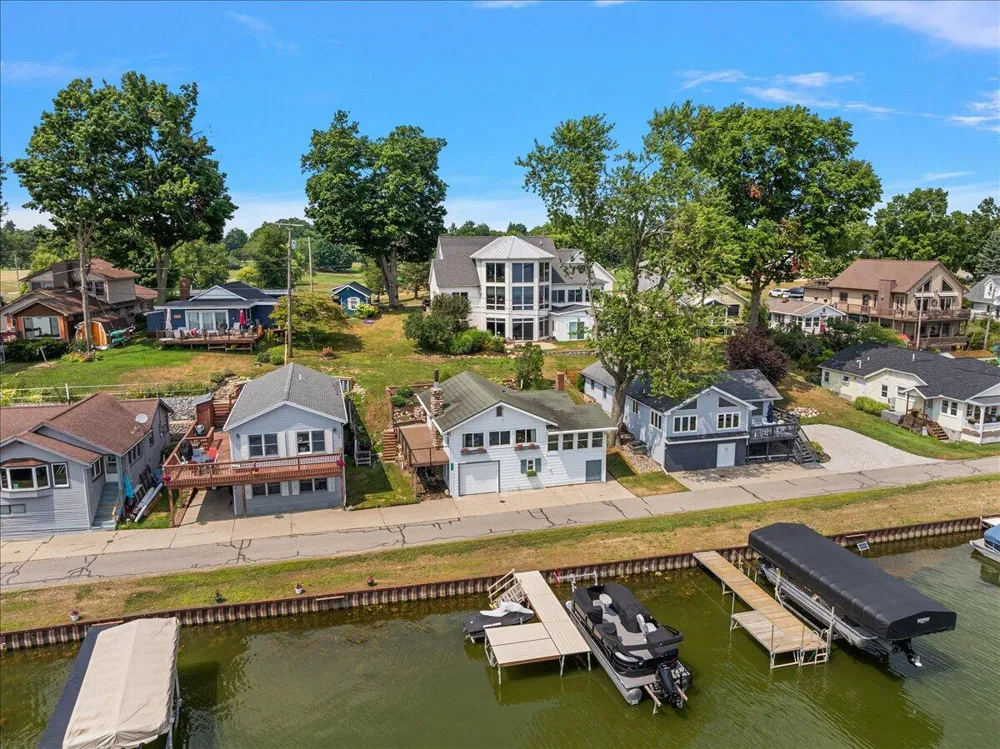 6444 Lakeshore Drive Boston Township, MI 48881
