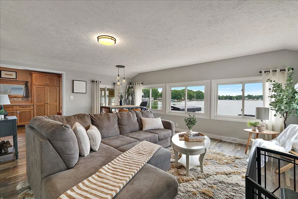 6444 Lakeshore Drive Boston Township, MI 48881