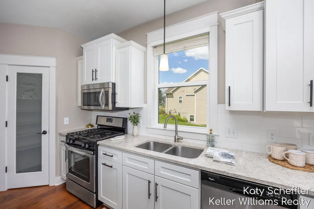 4109 Boulder View Drive NE Plainfield Charter Township, MI 49306