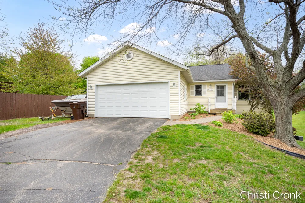8414 Windstone Drive NE Algoma Township, MI 49341