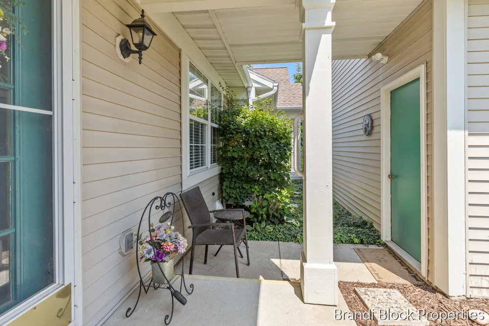 59 Pond Ridge Drive NE #20 Grand Rapids Charter Township, MI 49546