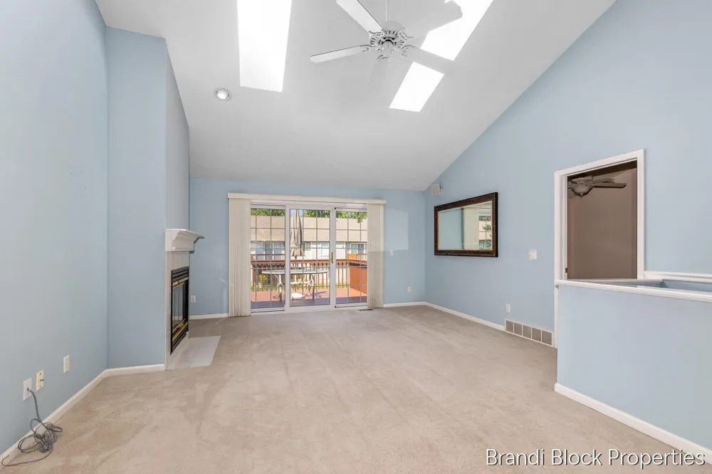 59 Pond Ridge Drive NE #20 Grand Rapids Charter Township, MI 49546