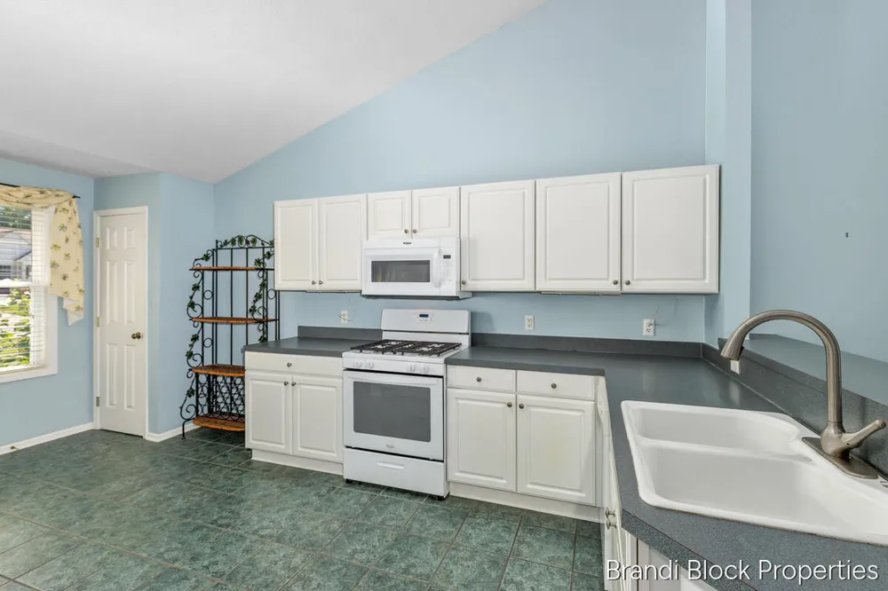 59 Pond Ridge Drive NE #20 Grand Rapids Charter Township, MI 49546