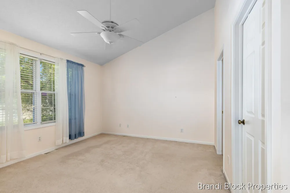59 Pond Ridge Drive NE #20 Grand Rapids Charter Township, MI 49546